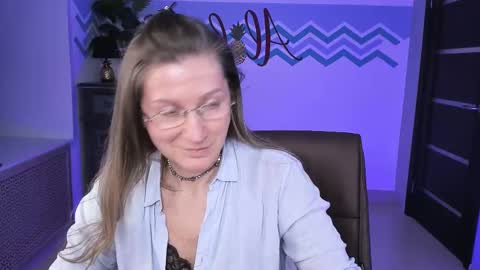 Frida Tander online show from 10, 3, 2025