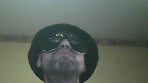 Snapshot of fryboxxxxx chatting on 15, 4, 2026 fry online show from 15, 4, 2026