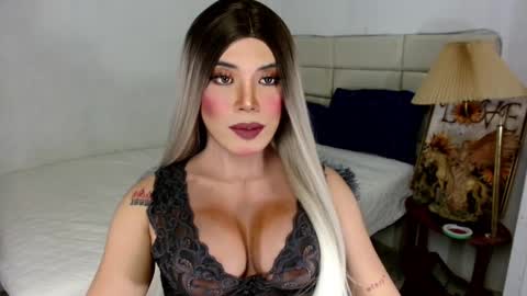MISS NEILLY online show from 2, 12, 2025