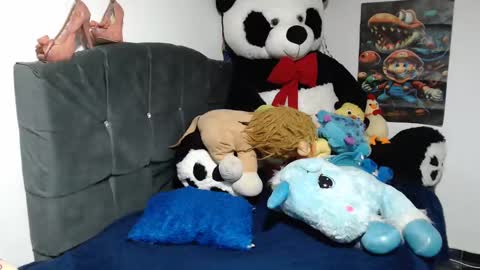 Mia and Gary  online show from 31, 12, 2024