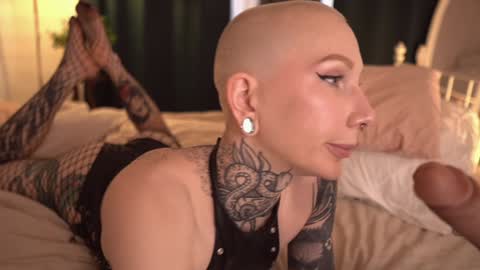 Snapshot of fuckingtoy_ chatting on 1, 2, 2025 Eva all my links online show from 1, 2, 2025