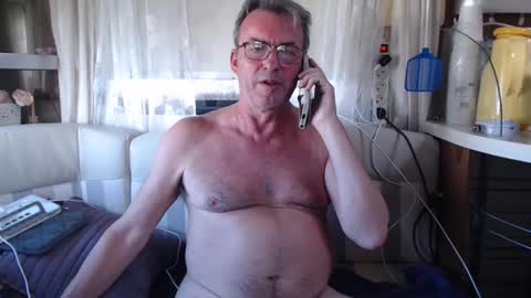 Snapshot of fuldaflyst4 chatting on 6, 4, 2026 fuldaflyst4 online show from 6, 4, 2026