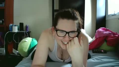 fuzzypeaches87 online show from 19, 4, 2026