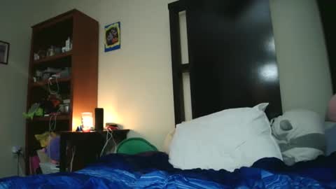 fuzzypeaches87 online show from 27, 4, 2026