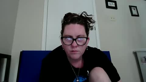 fuzzypeaches87 online show from 8, 6, 2026