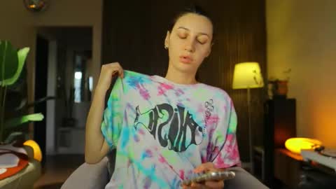 Snapshot of g_ia chatting on 25, 9, 2025 G online show from 25, 9, 2025