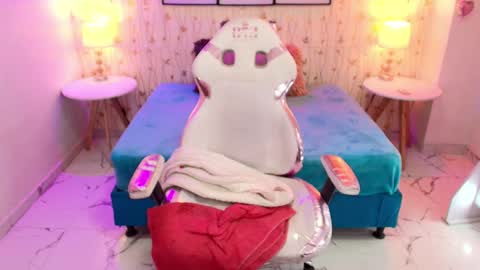 gabby_evanns online show from 8, 3, 2025