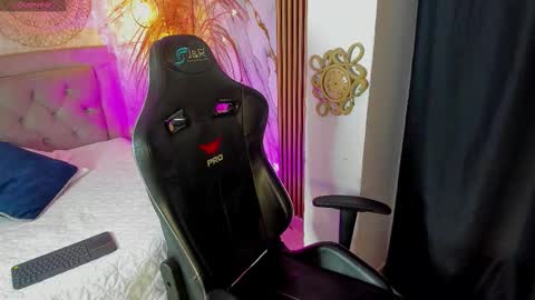   online show from 21, 10, 2025