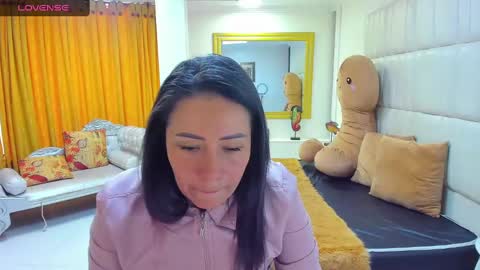 Snapshot of gaby_trent chatting on 5, 3, 2025 gabriela online show from 5, 3, 2025