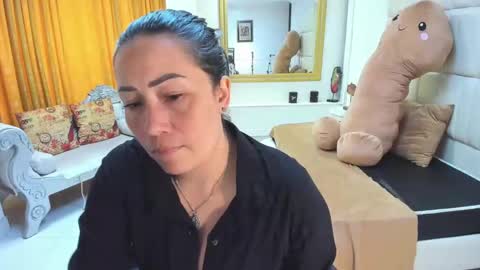 Snapshot of gaby_trent chatting on 6, 10, 2025 gabriela online show from 6, 10, 2025