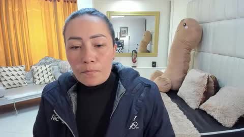 Snapshot of gaby_trent chatting on 5, 11, 2025 gabriela online show from 5, 11, 2025