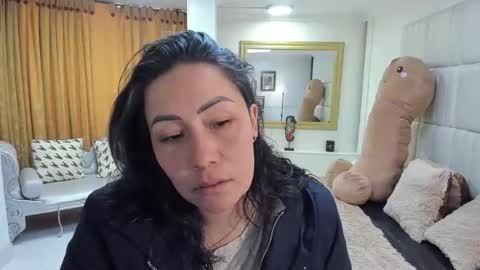 Snapshot of gaby_trent chatting on 6, 11, 2025 gabriela online show from 6, 11, 2025