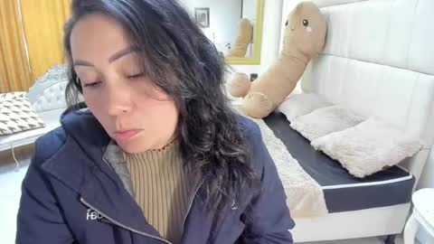 Snapshot of gaby_trent chatting on 19, 11, 2025 gabriela online show from 19, 11, 2025