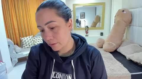 Snapshot of gaby_trent chatting on 24, 11, 2025 gabriela online show from 24, 11, 2025