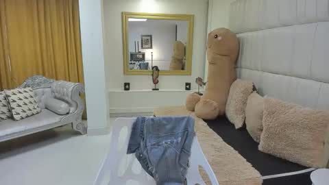 Snapshot of gaby_trent chatting on 13, 12, 2025 gabriela online show from 13, 12, 2025