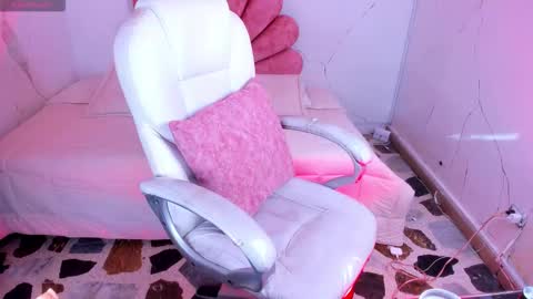 Gaby Owens  online show from 15, 3, 2026