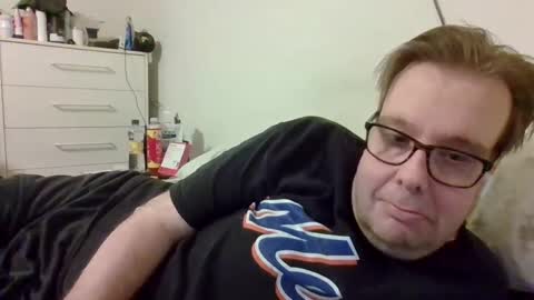 Snapshot of garyg930 chatting on 28, 2, 2025 Gary online show from 28, 2, 2025