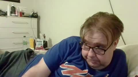 Snapshot of garyg930 chatting on 28, 9, 2025 Gary online show from 28, 9, 2025