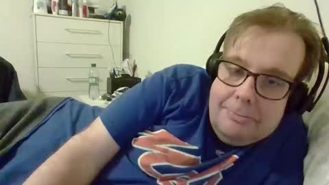 Snapshot of garyg930 chatting on 16, 10, 2025 Gary online show from 16, 10, 2025