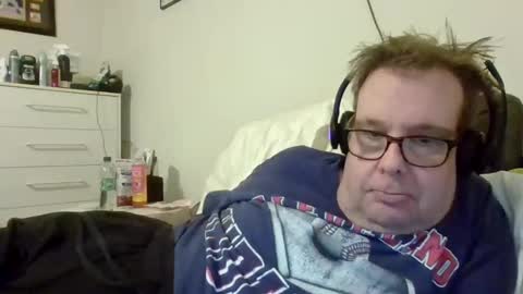 Snapshot of garyg930 chatting on 17, 11, 2025 Gary online show from 17, 11, 2025