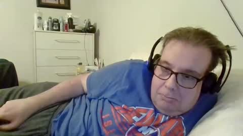 Snapshot of garyg930 chatting on 23, 11, 2025 Gary online show from 23, 11, 2025