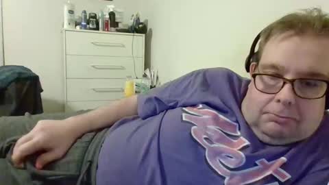 Snapshot of garyg930 chatting on 30, 11, 2025 Gary online show from 30, 11, 2025