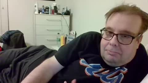 Snapshot of garyg930 chatting on 16, 12, 2025 Gary online show from 16, 12, 2025