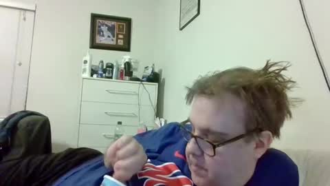 Snapshot of garyg930 chatting on 18, 12, 2025 Gary online show from 18, 12, 2025