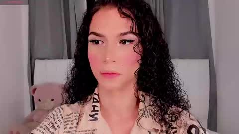 Snapshot of gatitavenecis1 chatting on 11, 9, 2025 Vnecis Marn online show from 11, 9, 2025