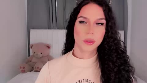 Snapshot of gatitavenecis1 chatting on 8, 11, 2025 Vnecis Marn online show from 8, 11, 2025