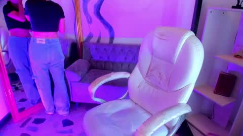 gemmabrown_ online show from 28, 4, 2026