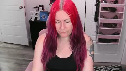 Snapshot of gennyrock chatting on 9, 6, 2026 Genny Rock and online show from 9, 6, 2026