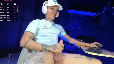 independent model online show from 21, 4, 2026