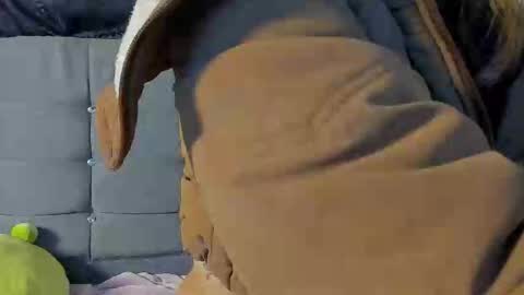 geraldinesuaan online show from 16, 12, 2025