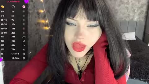 EmelyWoodes online show from 25, 6, 2026