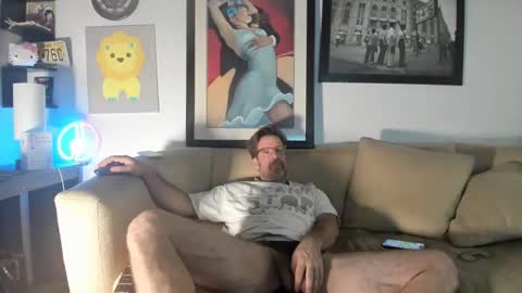 Snapshot of getsnatty chatting on 12, 11, 2025 GetsNatty online show from 12, 11, 2025