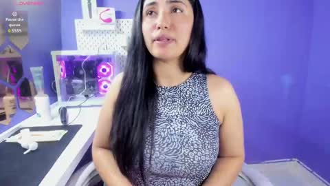 Danna Astrom online show from 10, 11, 2025