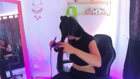 giaaaa   online show from 5, 2, 2026