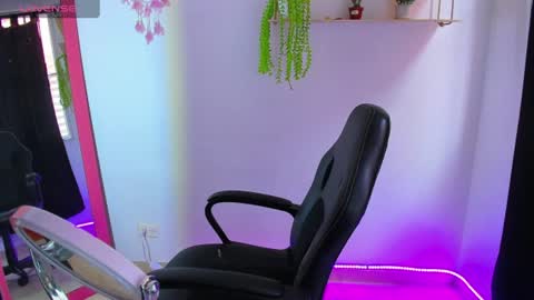 giaaaa   online show from 28, 6, 2026