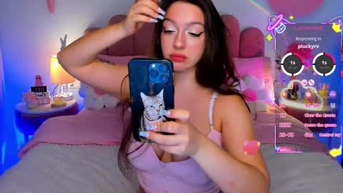 Gia online show from 4, 11, 2025