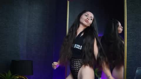  Gia  online show from 8, 11, 2025