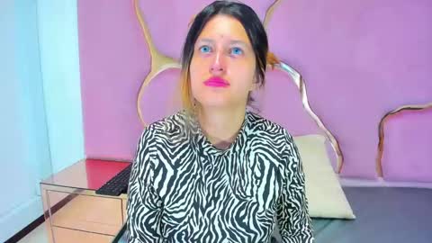 GiaRoussel online show from 2, 1, 2025