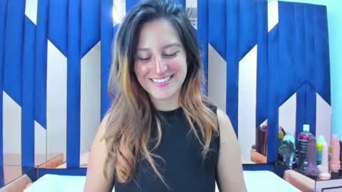 GiaRoussel online show from 5, 1, 2025