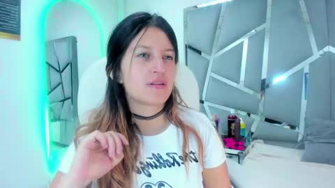 GiaRoussel online show from 7, 1, 2025