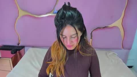 GiaRoussel online show from 8, 1, 2025