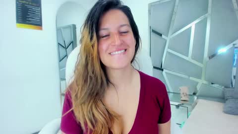 GiaRoussel online show from 10, 1, 2025