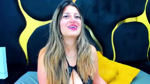 Snapshot of giaroussel chatting on 15, 12, 2025 GiaRoussel online show from 15, 12, 2025