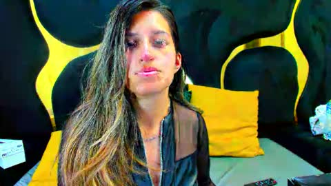 Snapshot of giaroussel chatting on 17, 12, 2025 GiaRoussel online show from 17, 12, 2025