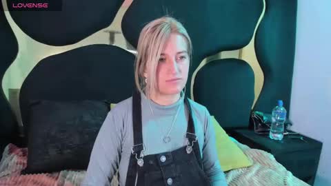 Snapshot of giaroussel chatting on 3, 3, 2026 GiaRoussel online show from 3, 3, 2026