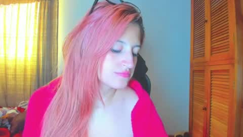 GiaRoussel online show from 19, 6, 2026